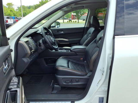 2023 Nissan Pathfinder Platinum