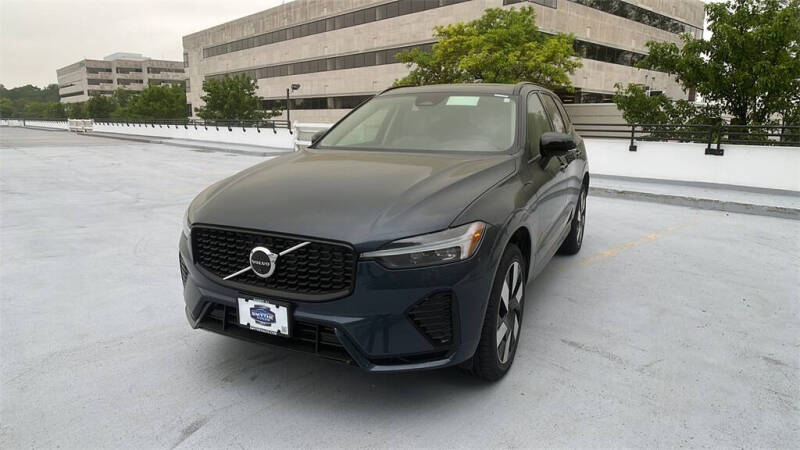 2025 Volvo XC60 T8 Plus Dark Theme