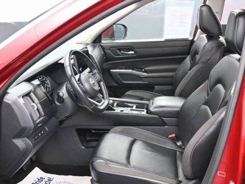 2023 Nissan Pathfinder SL