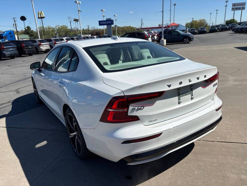 2024 Volvo S60 B5 Core Dark Theme