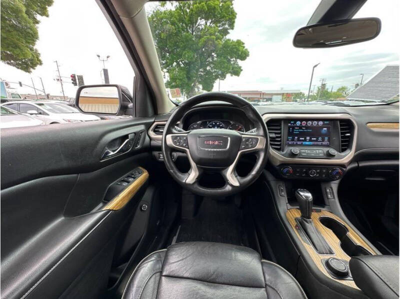 2017 GMC Acadia Denali