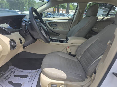 2015 Ford Taurus SE