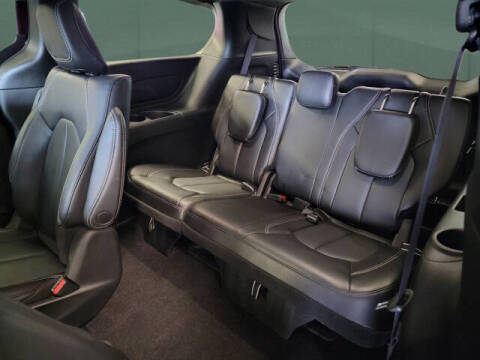 2023 Chrysler Pacifica Plug-In Hybrid Touring L