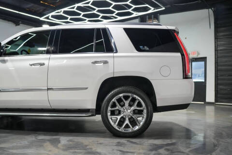 2016 Cadillac Escalade Luxury Collection