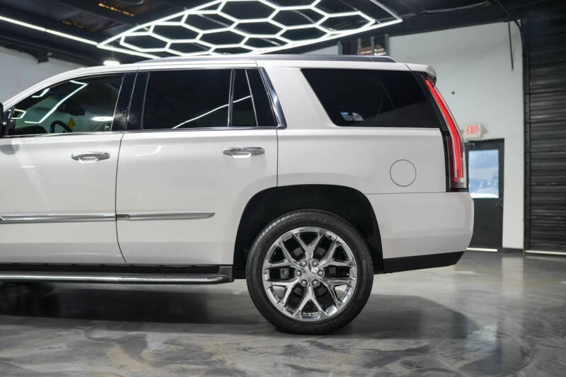 2016 Cadillac Escalade Luxury Collection