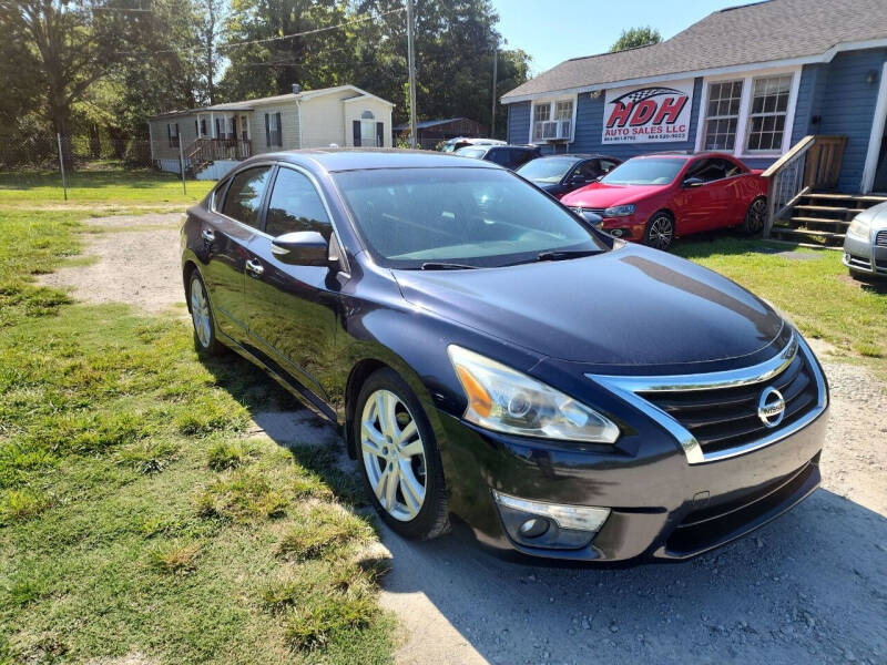 2014 Nissan Altima for sale at HDH Auto Sales LLC in Greer SC