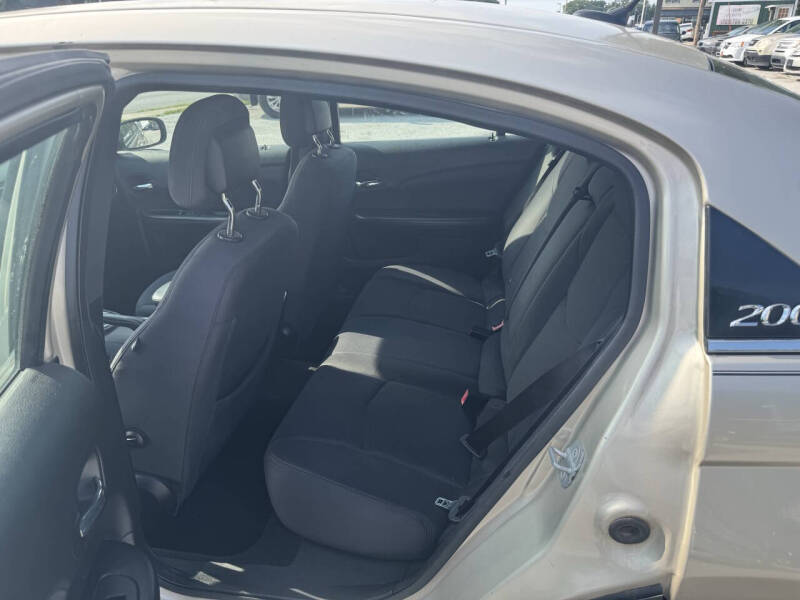 2013 Chrysler 200 Touring