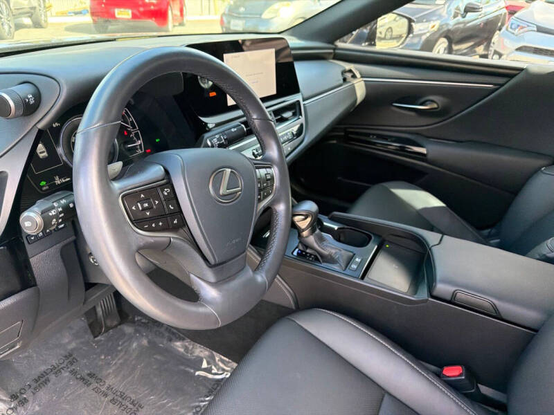 2025 Lexus ES 300h