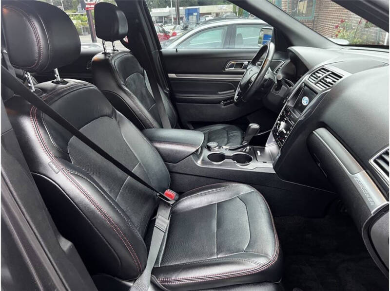 2017 Ford Explorer Sport