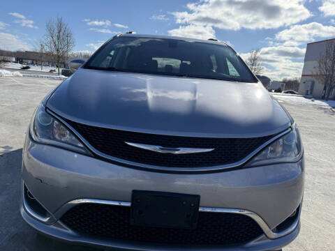 2017 Chrysler Pacifica Touring-L Plus