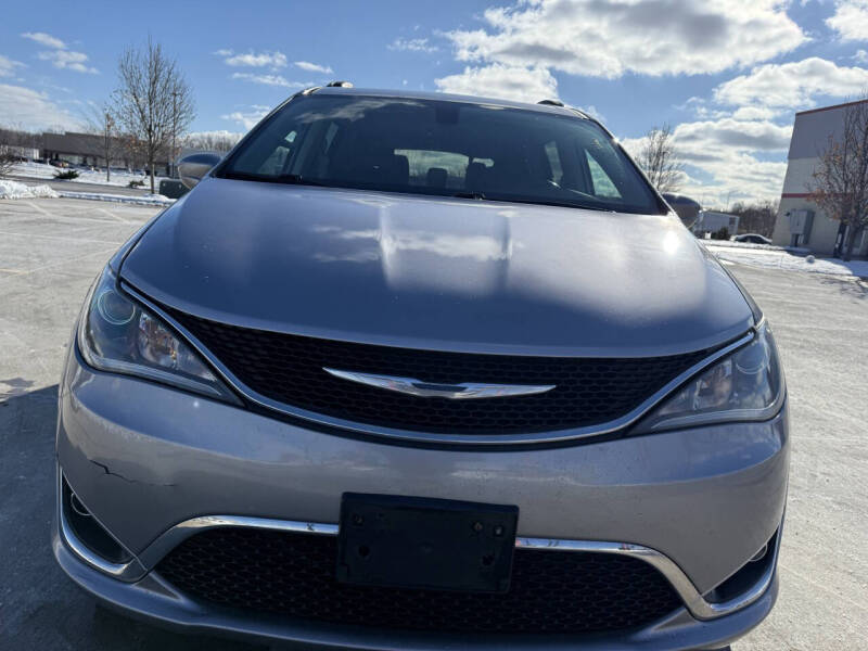 2017 Chrysler Pacifica Touring-L Plus