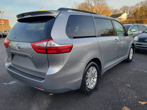 2015 Toyota Sienna XLE 8-Passenger