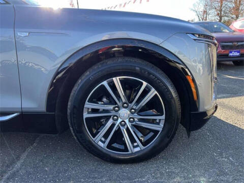 2024 Cadillac LYRIQ Luxury 2