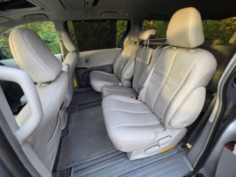 2012 Toyota Sienna XLE 8-Passenger