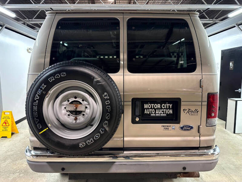 2002 Ford E-Series E-250 SD