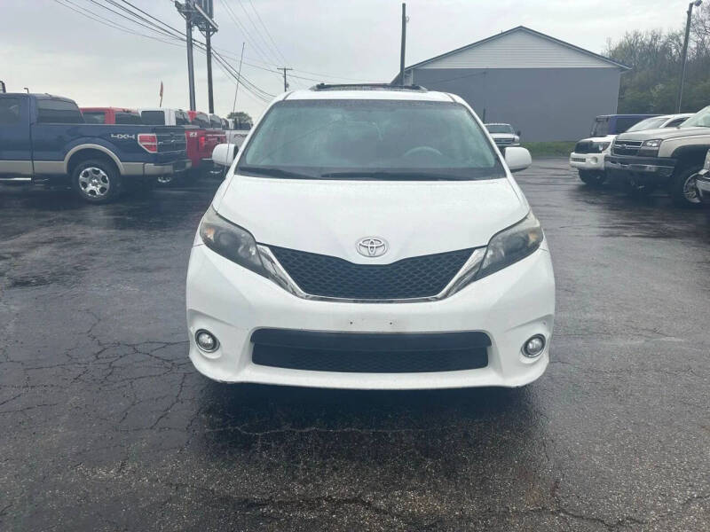 2011 Toyota Sienna SE 8-Passenger