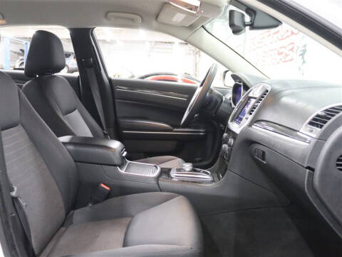 2022 Chrysler 300 Touring