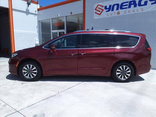 2021 CHRYSLER Pacifica Minivan - $22,397