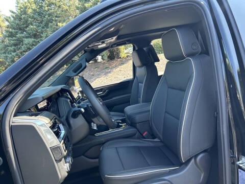 2025 GMC Yukon Elevation