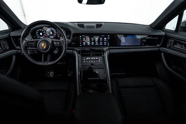 2025 Porsche Panamera 4