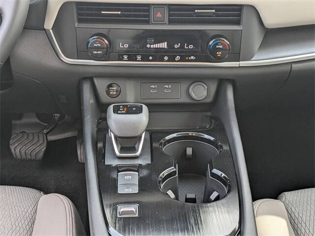 2025 Nissan Rogue SV