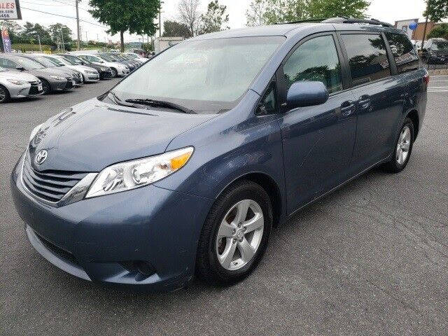 2017 Toyota Sienna LE 8-Passenger