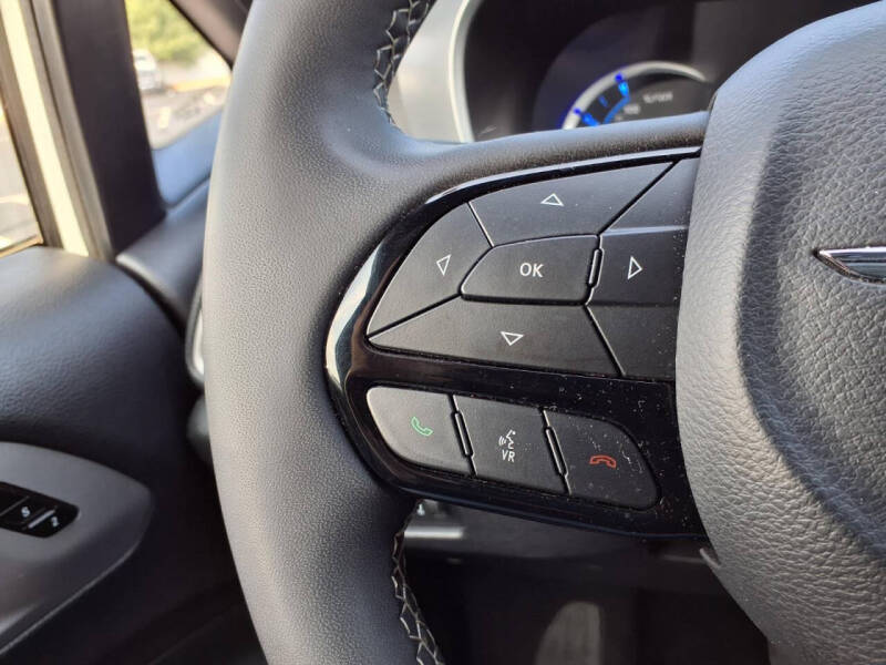 2024 Chrysler Pacifica Plug-In Hybrid Select