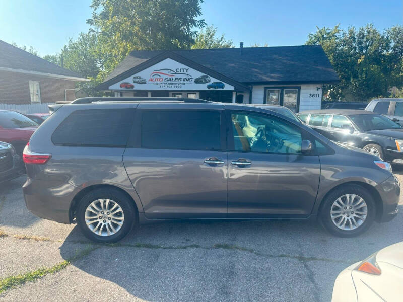 2017 Toyota Sienna XLE 8-Passenger