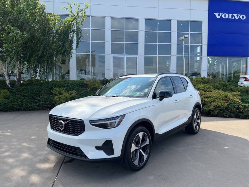 2026 Volvo XC40 B5 Core