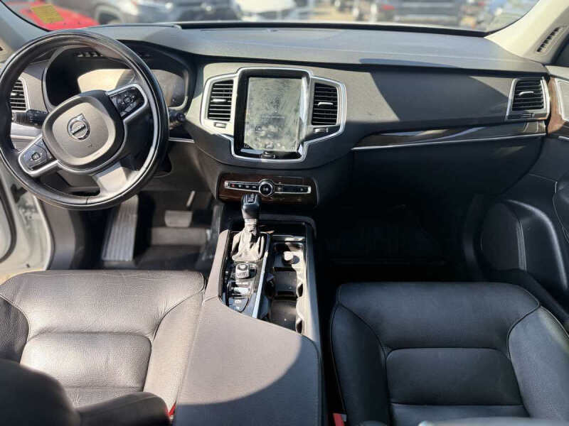 2019 Volvo XC90 T6 Momentum
