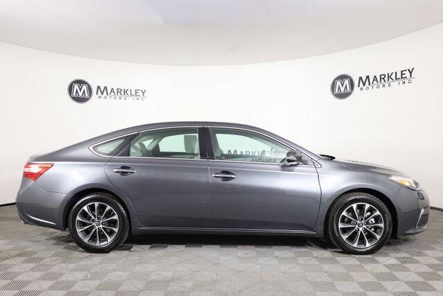 2017 Toyota Avalon XLE