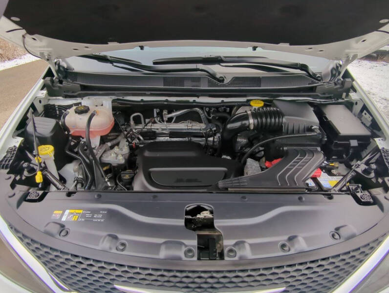 2023 Chrysler Voyager LX