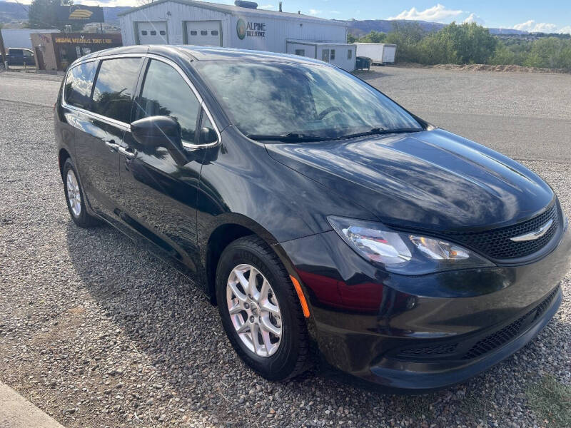 2022 Chrysler Voyager LX