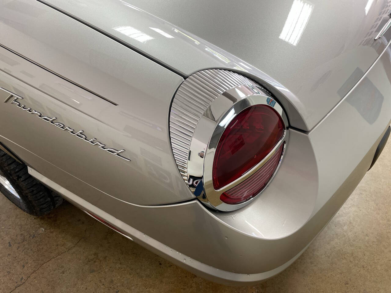 2004 Ford Thunderbird 12