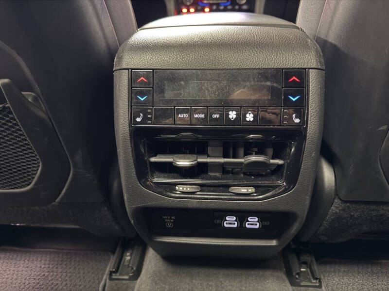 2022 Jeep Grand Cherokee Summit