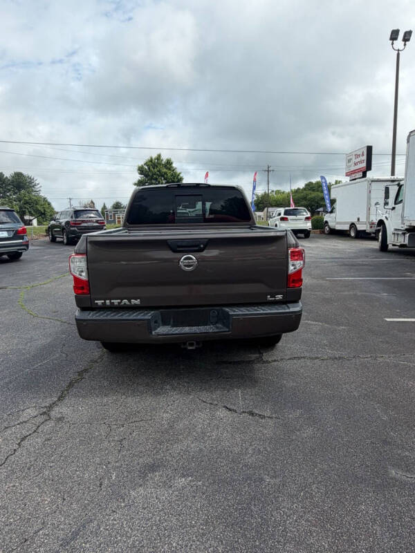 2017 Nissan Titan SL