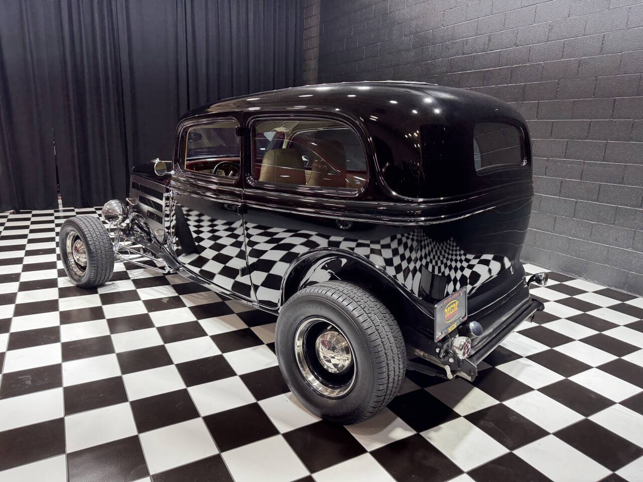 1933 Ford Tudor 3