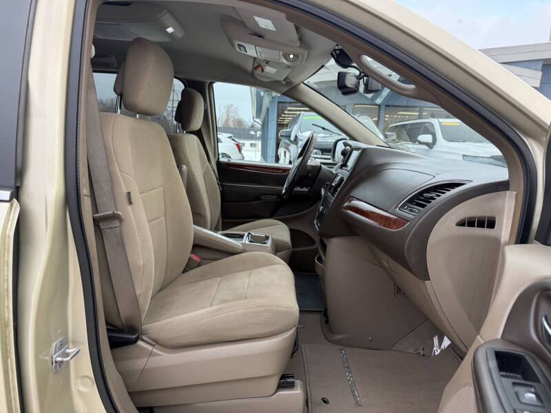 2012 Chrysler Town and Country Touring