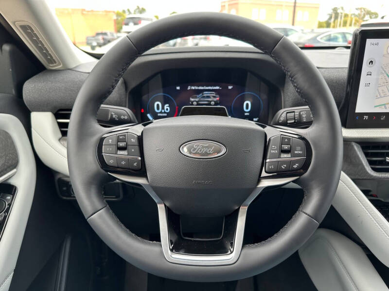 2025 Ford Explorer Platinum