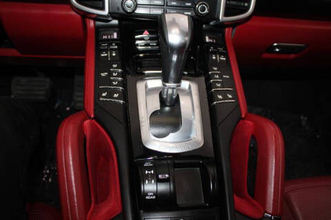 2017 Porsche Cayenne Platinum Edition