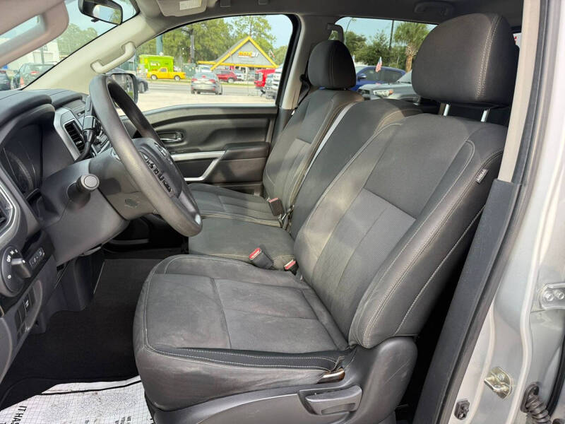 2017 Nissan Titan SV