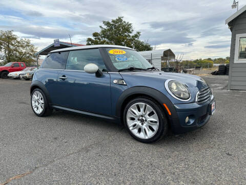 2010 MINI Cooper for sale at GILBERT MOTORS USA LLC in Union Gap WA