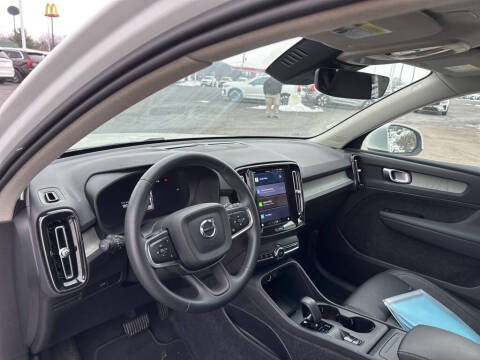 2025 Volvo XC40 B5 Core Bright Theme