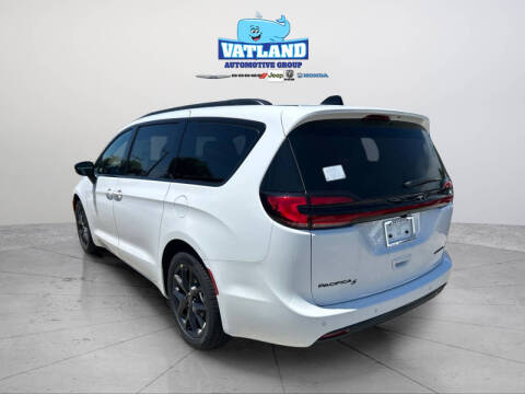 2027 Chrysler Pacifica Limited