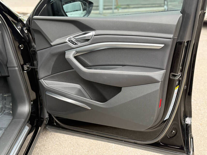 2019 Audi e-tron quattro Premium Plus