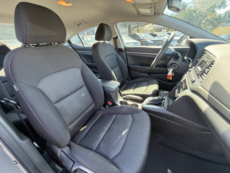 2018 Hyundai Elantra SE