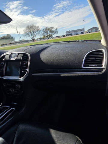 2016 Chrysler 300 Limited