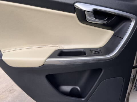 2016 Volvo XC60 T6 Platinum