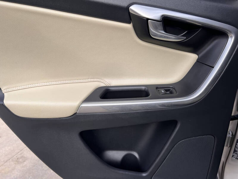 2016 Volvo XC60 T6 Platinum