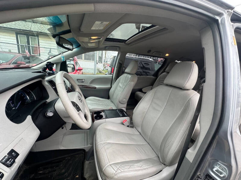 2012 Toyota Sienna XLE 8-Passenger